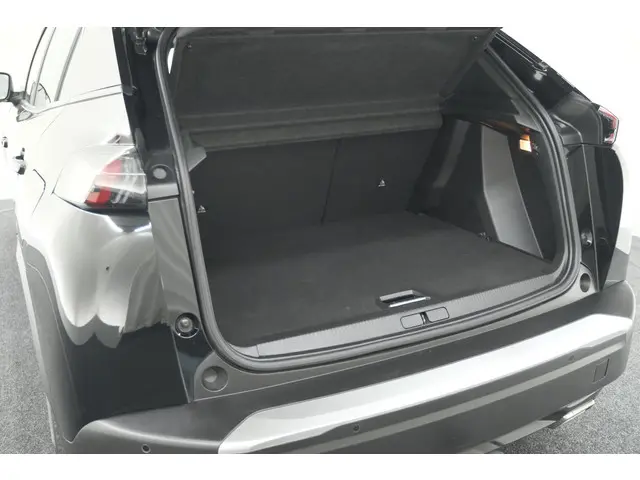 Peugeot 2008 PureTech 130 EAT8 Allure 2021 Benzine 65