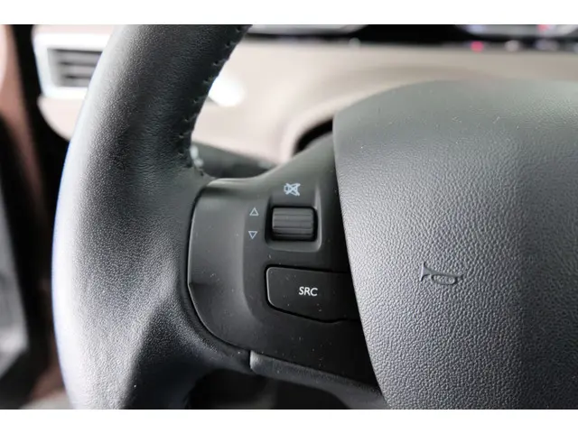 Peugeot 2008 1.2 VTi Active Pack Premium 2014 Benzine 18