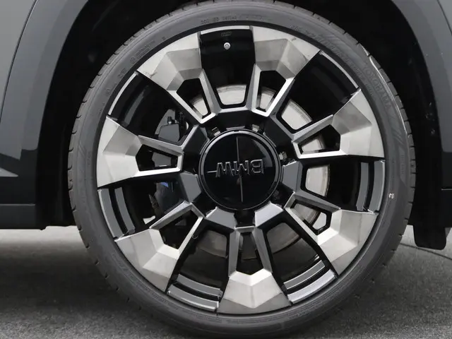 BMW XM PHEV 2024 Hybride Benzine 25