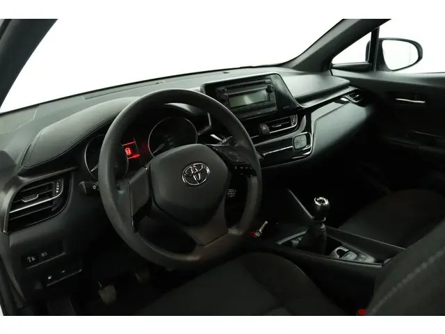 Toyota C-HR 1.2 Comfort 2017 Benzine 36
