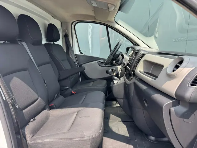 Nissan NV300 * L2H1 * Airco * Trekhaak * Imperiaal * 2019 Diesel 23