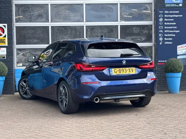 BMW 1 Serie 118i Executive Edition 2019 Benzine 44