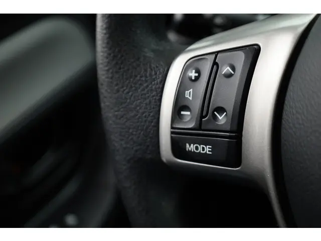 Toyota Yaris 1.3 VVT-i Now 2016 Benzine 9