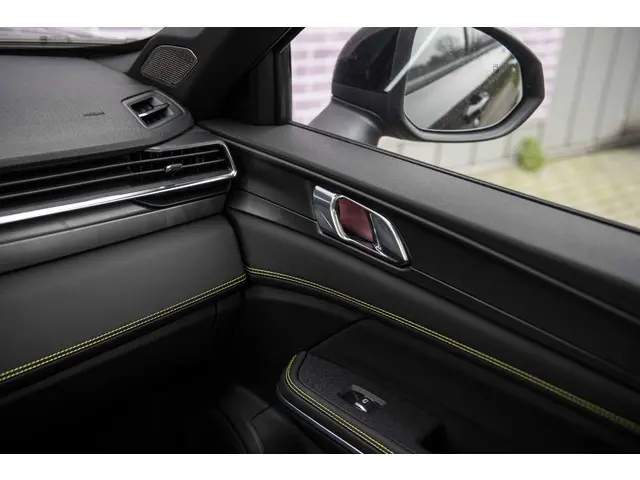 Lynk & Co 01 1.5 More Plug-in Hybrid 2025 Hybride Benzine 32