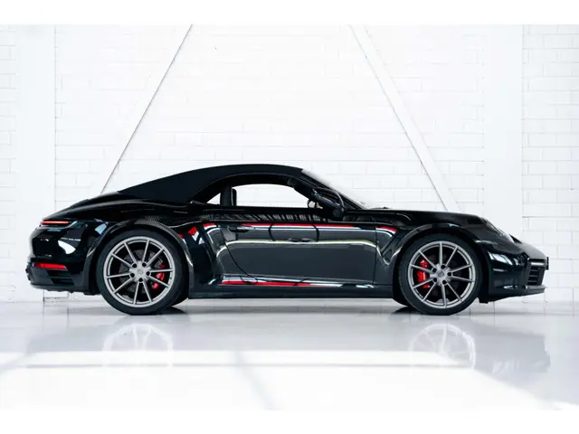 Porsche 911 Carrera 4S Cabriolet 2020 Benzine 2