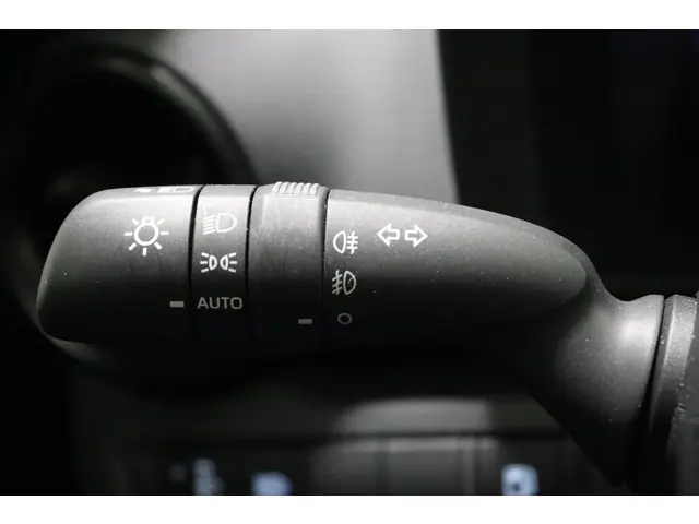 Toyota C-HR 1.8 Hybrid 140 Dynamic, 2024 Hybride Benzine 13