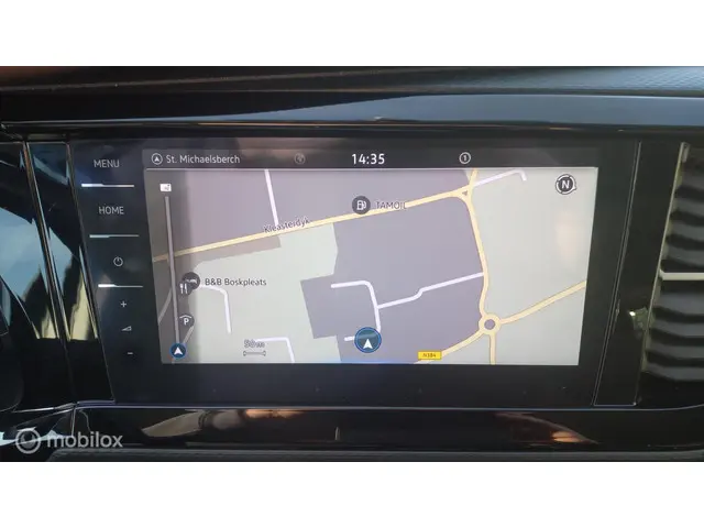 Volkswagen Transporter 2.0 TDI L2H1 30 DC 2021 Diesel 17