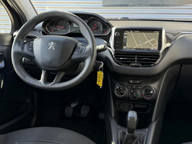 Peugeot 208 1.2 PureTech Blue Lease 2015 Benzine 9