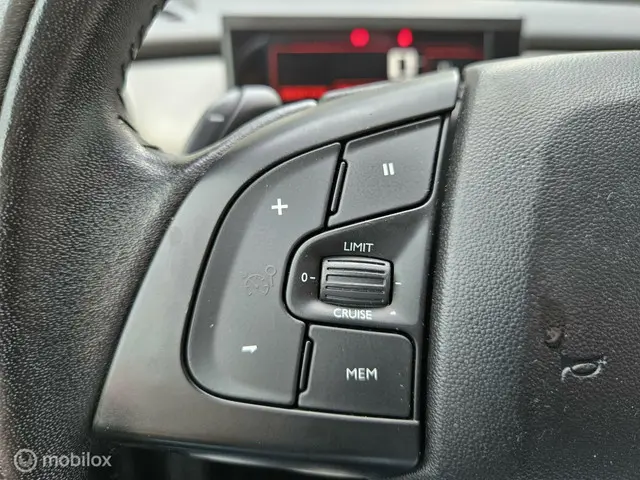 Citroën C4 Cactus 1.2 PureTech Shine 2017 Benzine 16