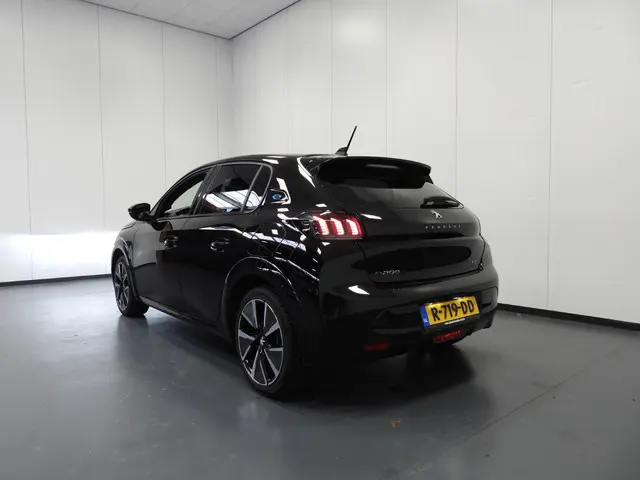 Peugeot e-208 3