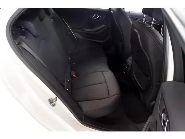 BMW 1 Serie 120iA M-Sport+ 2023 Benzine 43