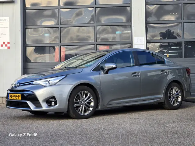Toyota Avensis trekhaak 1.8 VVT-i Executive 2017 Benzine 30