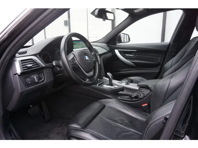 BMW 3 Serie 320i High Exec 2017 Benzine 4