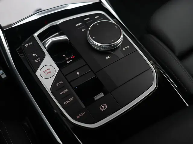 BMW 3 Serie Sedan 330e 2023 Hybride Benzine 16