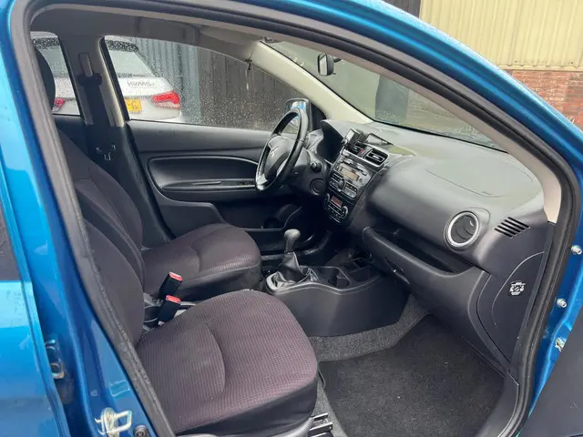 Mitsubishi Space Star 1.2 Intense+ 2013 Benzine 3