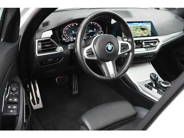 BMW 3 Serie Touring 330e M-Sport 2020 Hybride Benzine 35