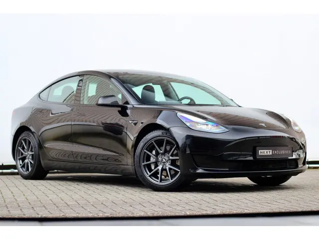 Tesla Model 3 2