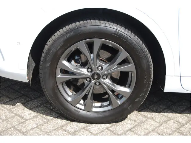 Ford Kuga 2.5 PHEV ST-Line X 225PK 2022 Hybride Benzine 9