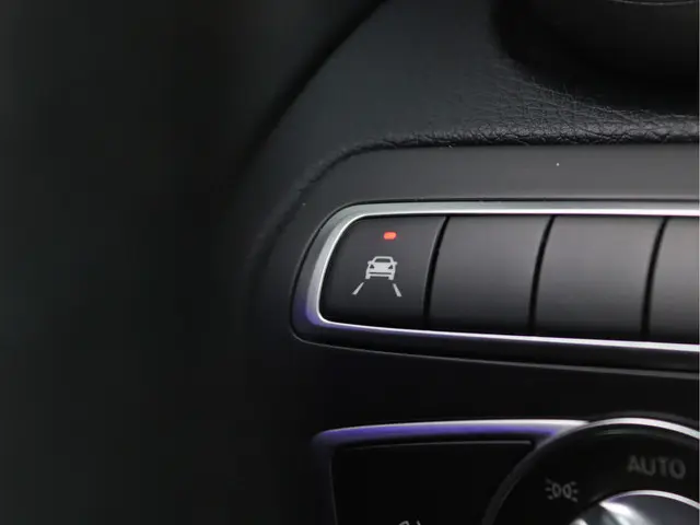 Mercedes-Benz C-Klasse 180 AMG-line 2019 Benzine 36