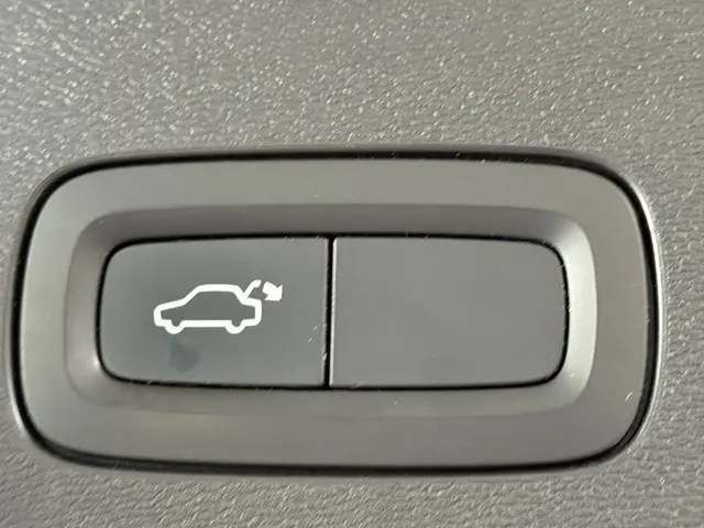 Volvo V60 2.0 T4 R-Design 2019 Benzine 17