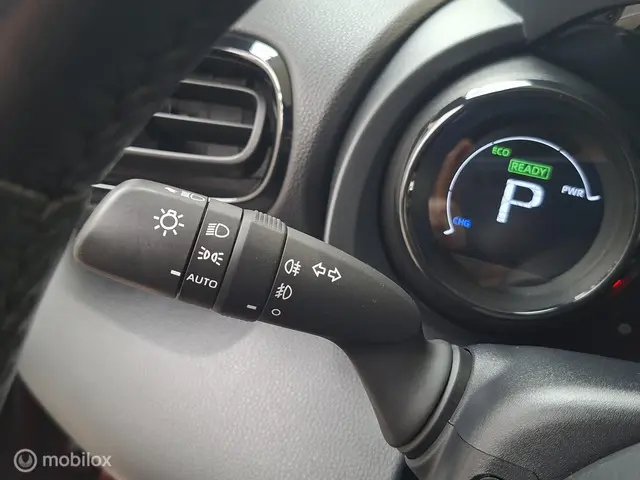 Toyota Yaris 1.5 Hybrid Executive 2021 Hybride Benzine 12