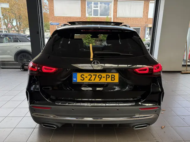 Mercedes-Benz GLA 250 4MATIC AMG Line 2021 Benzine 12