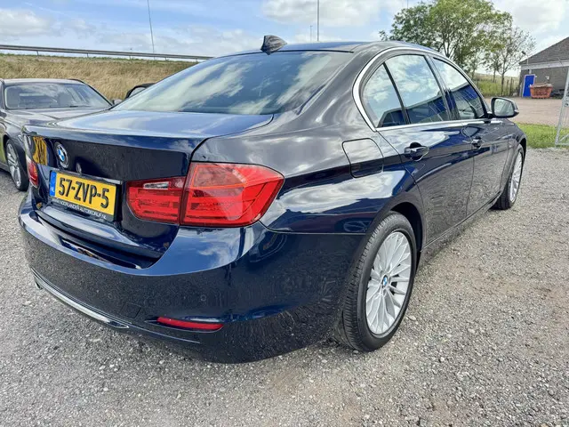 BMW 3 Serie 320i Upgrade Edition 2013 Benzine 9
