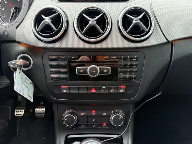 Mercedes-Benz B-Klasse 180 Prestige 2014 Benzine 28