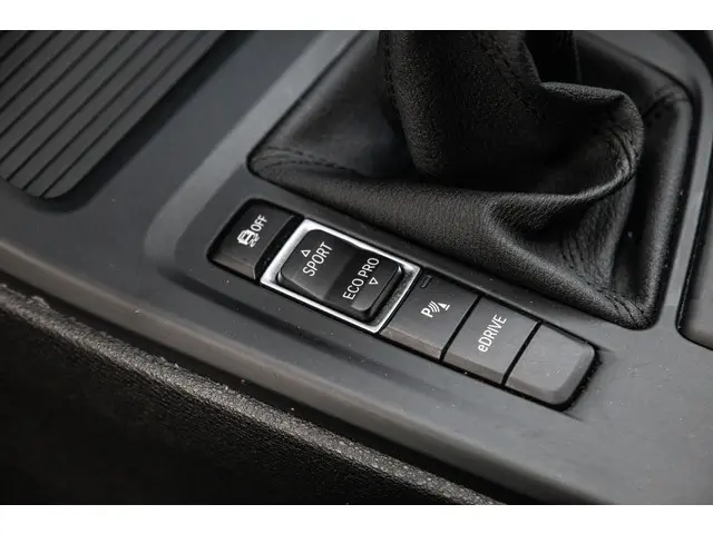 BMW X1 xDrive25e Executive 2021 Hybride Benzine 33