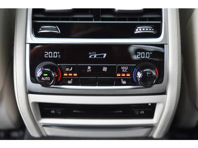 BMW 7 Serie 740Li High Executive 2016 Benzine 40