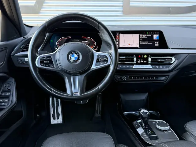 BMW 1 Serie 118i High Executive Edition 2020 Benzine 2