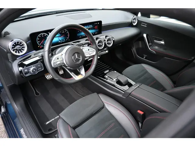 Mercedes-Benz A-Klasse 180 AMG Line 2022 Benzine 12