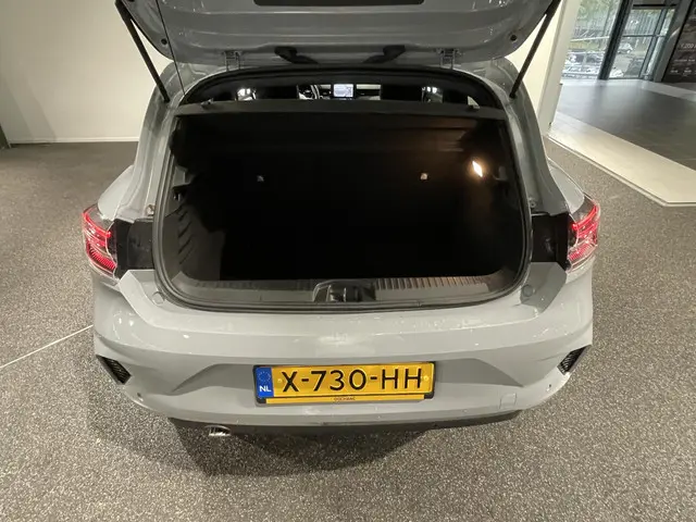 Renault Clio 1.0 TCe 90 GPF techno 2023 Benzine 9