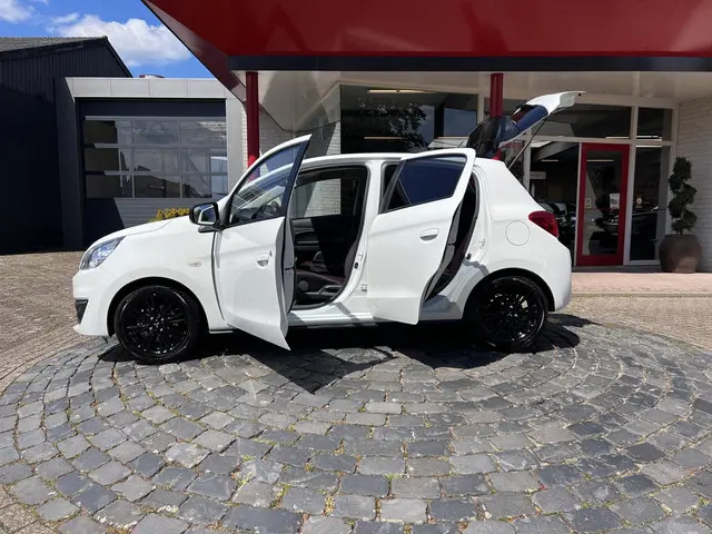 Mitsubishi Space Star 1.2 Connect Pro 2018 Benzine 23