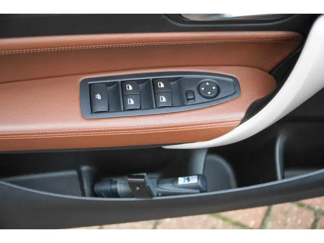 BMW 2 Serie Cabrio 220i EERSTE EIGENAAR 2015 Benzine 18