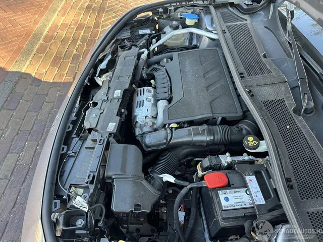 Peugeot 308 1.2 PT Act. Pack Bns 2022 Benzine 17