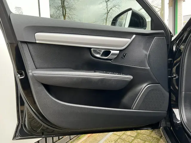 Volvo V90 2.0 T4 Momentum Pro 2020 Benzine 32