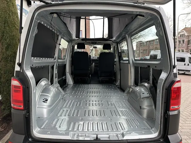Volkswagen Transporter Kombi 2.0 TDI L2H2 2018 Diesel 7