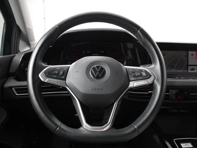 Volkswagen Golf 1.5 eTSI 150pk DSG Style 2023 Benzine 13