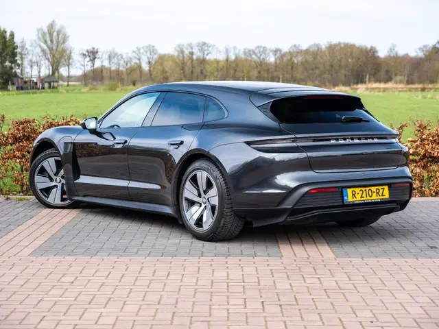 Porsche Taycan Sport Turismo 79 kWh 2022 Elektrisch 16