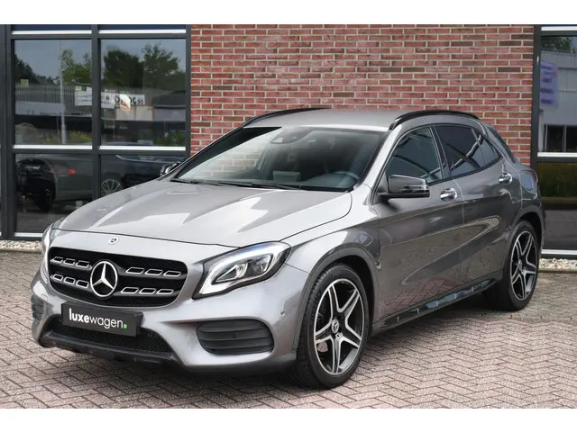 Mercedes-Benz GLA 180 AMG Night 2019 Benzine 51