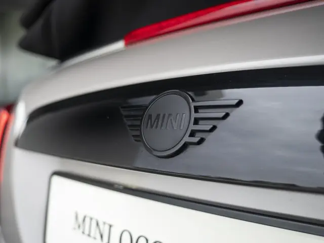 MINI Cooper Cabrio Aut. 2023 Benzine 53