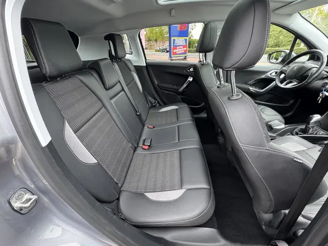 Peugeot 2008 1.2 PureTech GT-line 2019 Benzine 22