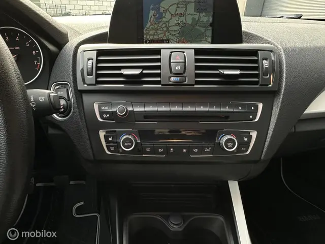 BMW 1 Serie 118i Urban Line 2014 Benzine 17