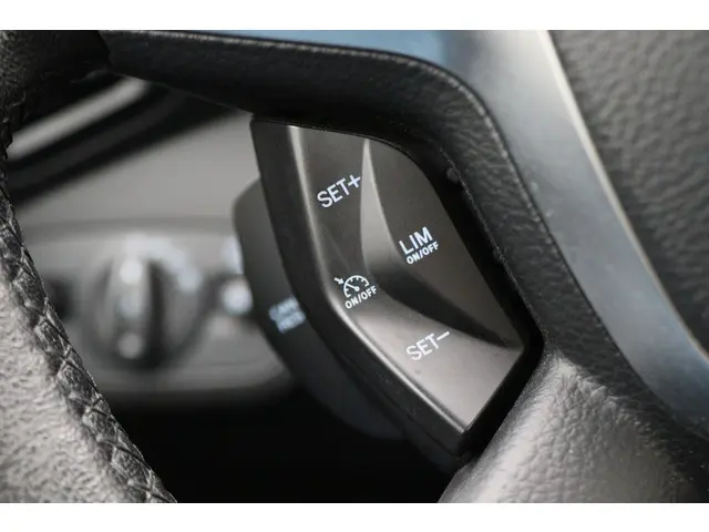 Ford Kuga 1.5 Titanium 2016 Benzine 36