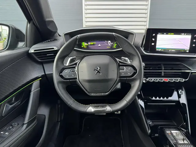 Peugeot 208 1.2 PureTech GT Pack 2023 Benzine 18
