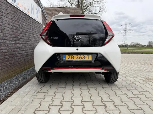 Toyota Aygo 1.0 VVT-i x-clusiv 2018 Benzine 4