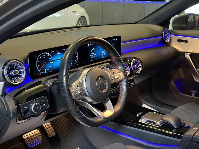 Mercedes-Benz A-Klasse 180 AMG Line 2020 Benzine 10