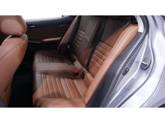 Lexus IS 300h Hybrid 2020 Hybride Benzine 40