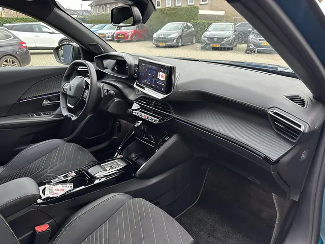 Peugeot 2008 1.2 Hybrid 145 PK GT 2025 Hybride Benzine 38